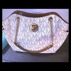 Mickael Kors Jet Set purse